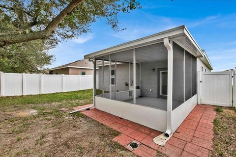 A home in WINTER HAVEN