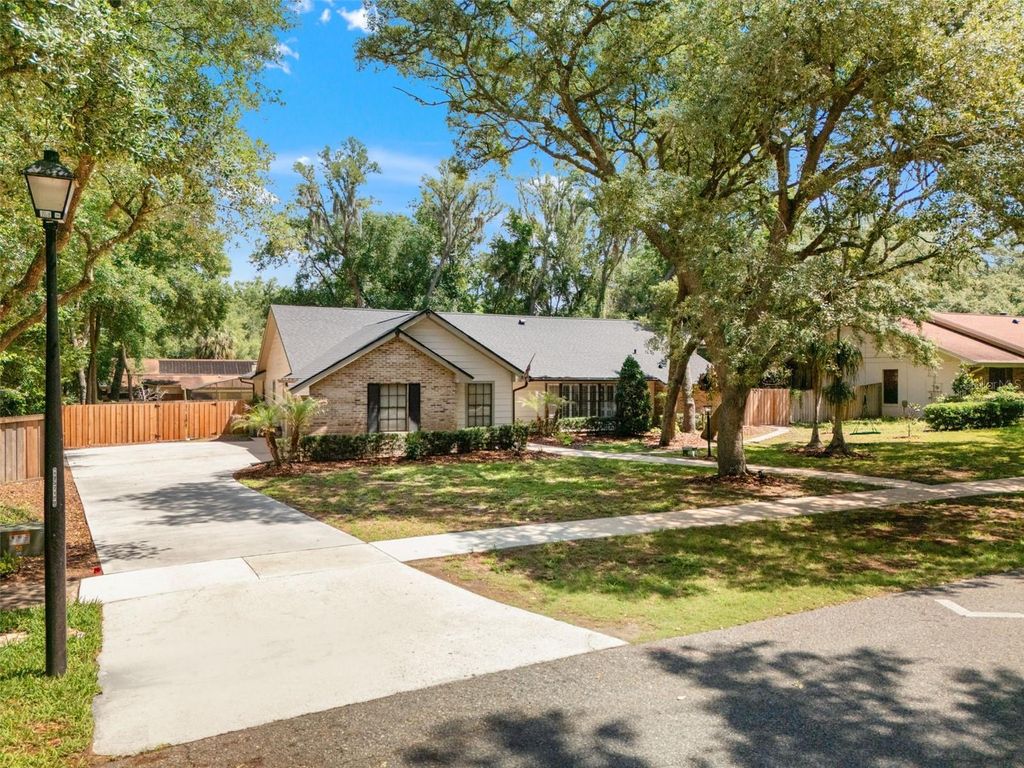 Photo of 2221 Bluff Oak Street, Apopka, FL 32712 (MLS # O6407949)