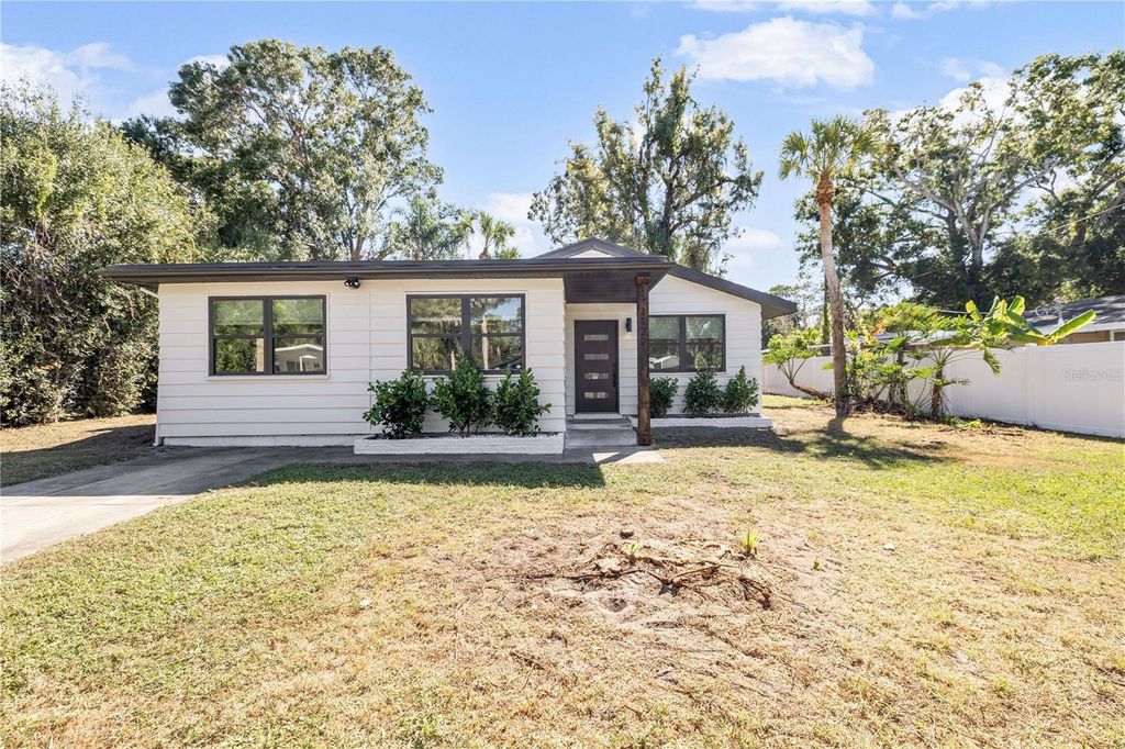 Photo of 1122 40th Street, Sarasota, FL 34234 (MLS # TB8442479)