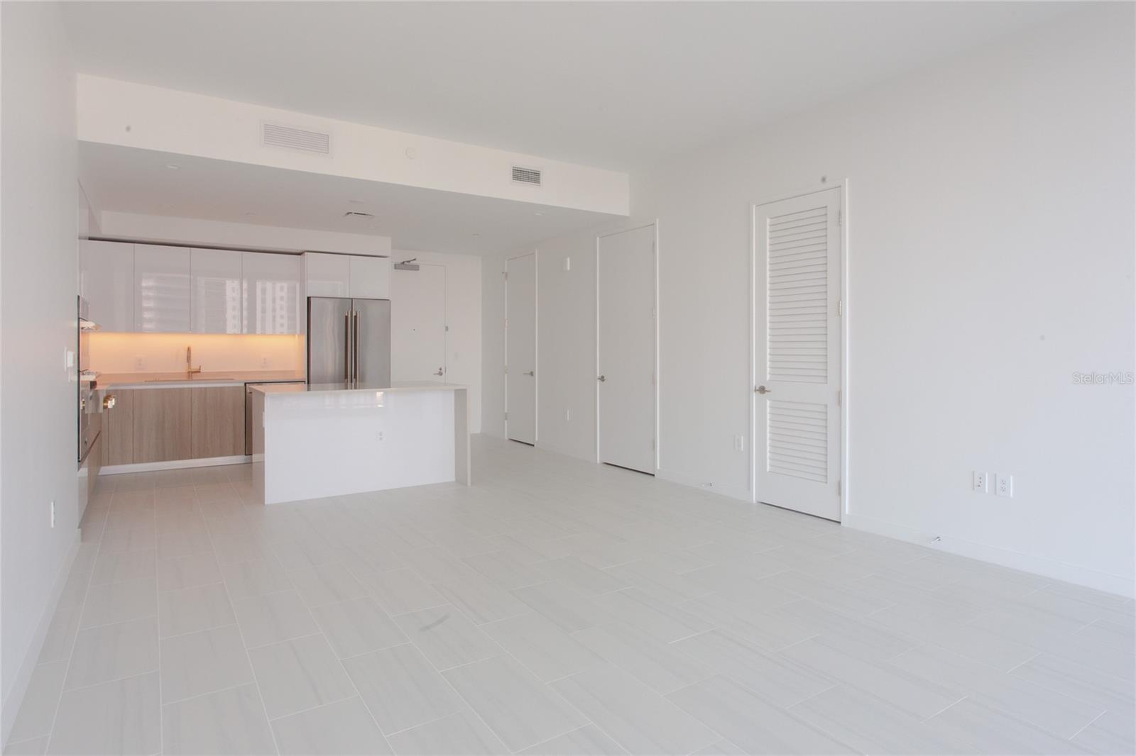 RESIDENCE AT 400 CENTRAL - Residential
