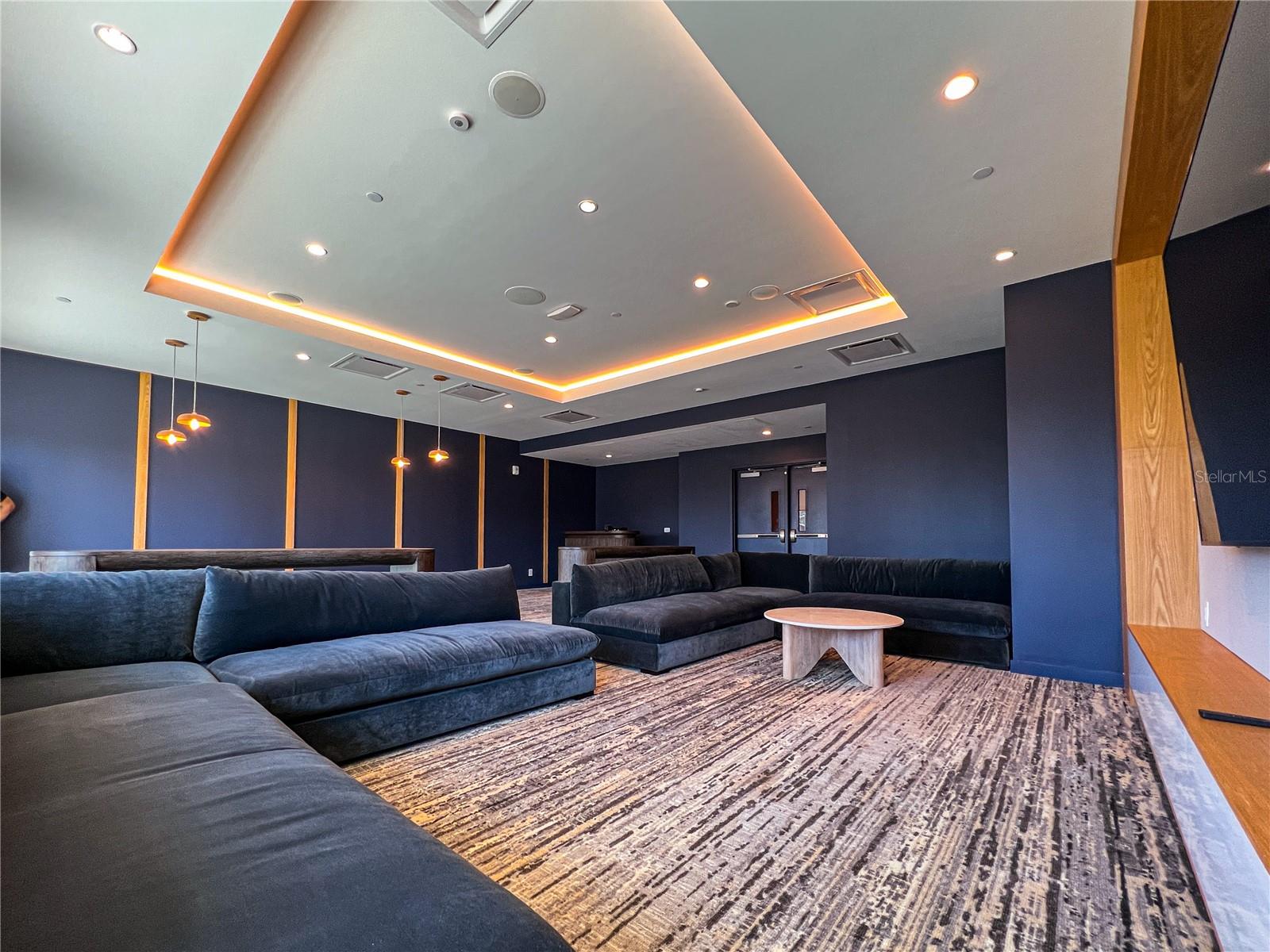RESIDENCE AT 400 CENTRAL - Residential