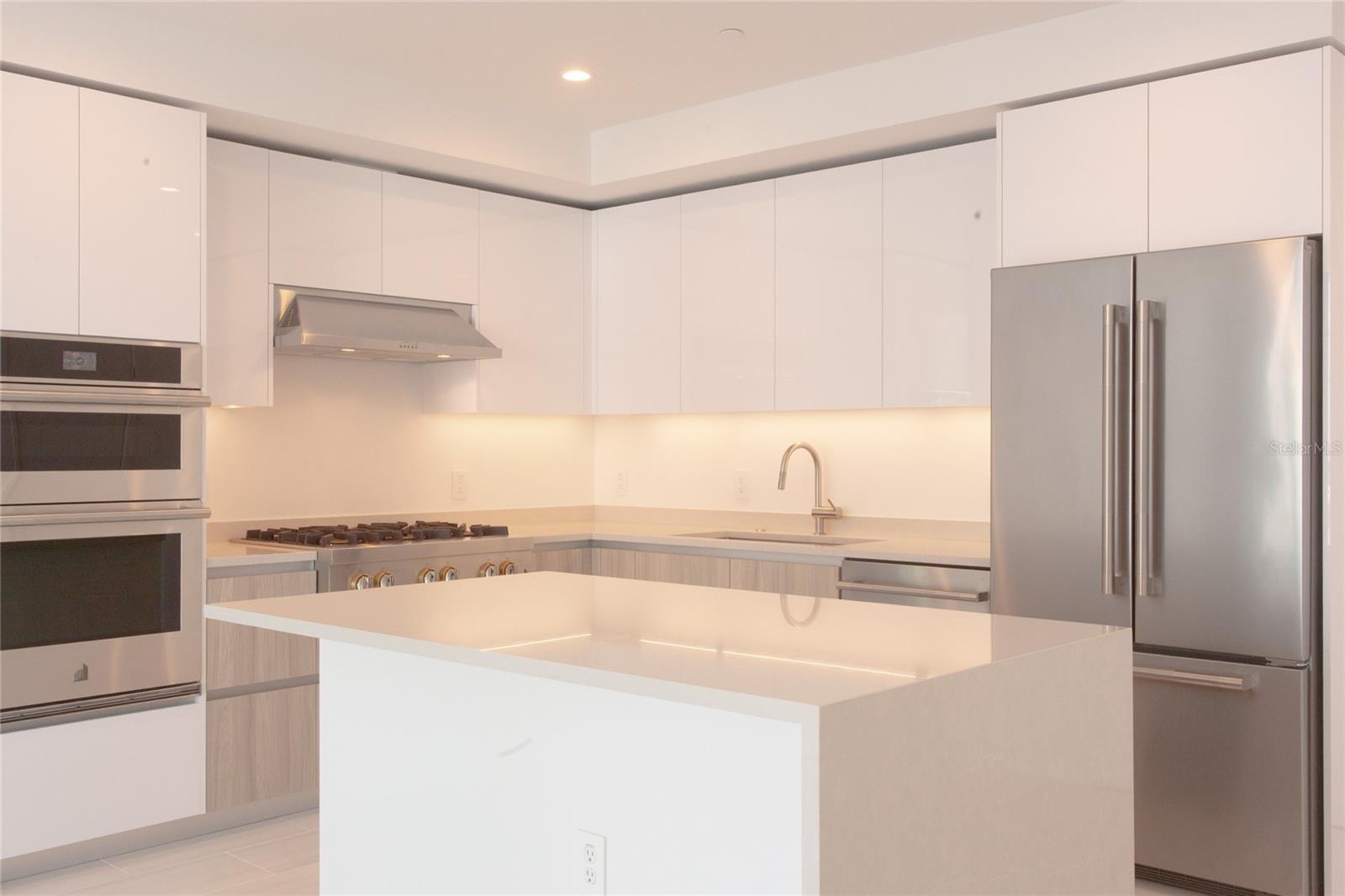 RESIDENCE AT 400 CENTRAL - Residential