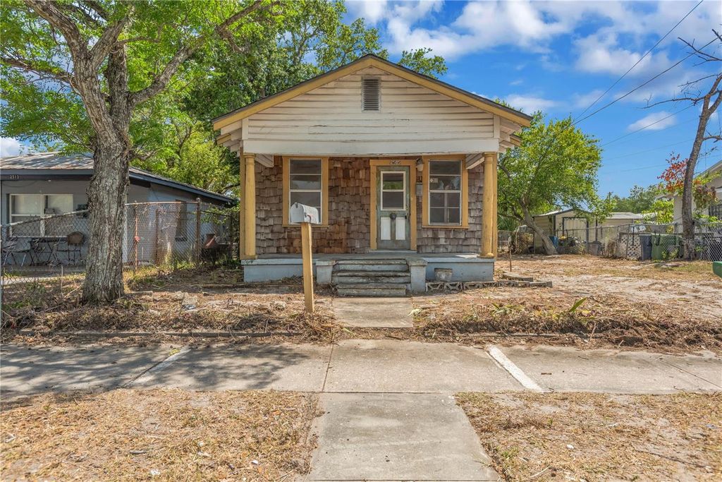 Photo of 2505 E 17th Avenue, Tampa, FL 33605 (MLS # TB8503849)