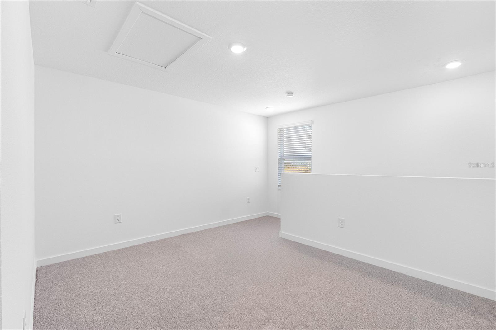 ROYAL HIGHLANDS - Residential