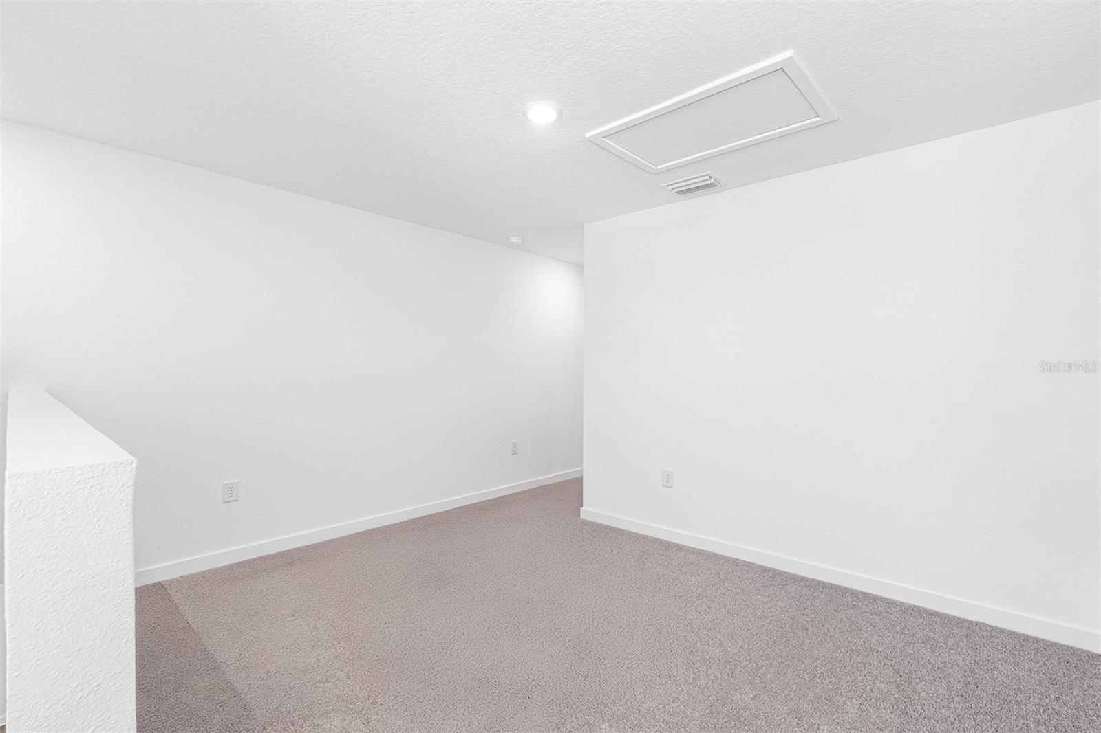 ROYAL HIGHLANDS - Residential