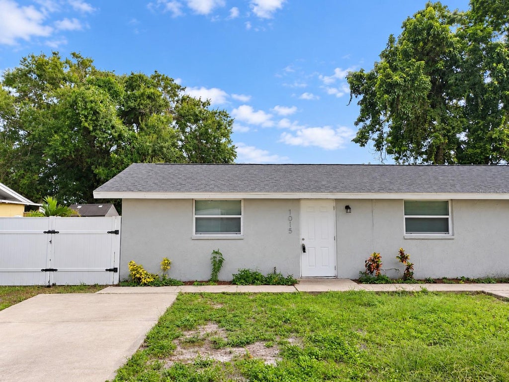 Photo of 1015 33rd Avenue W, Bradenton, FL 34205 (MLS # TB8557740)