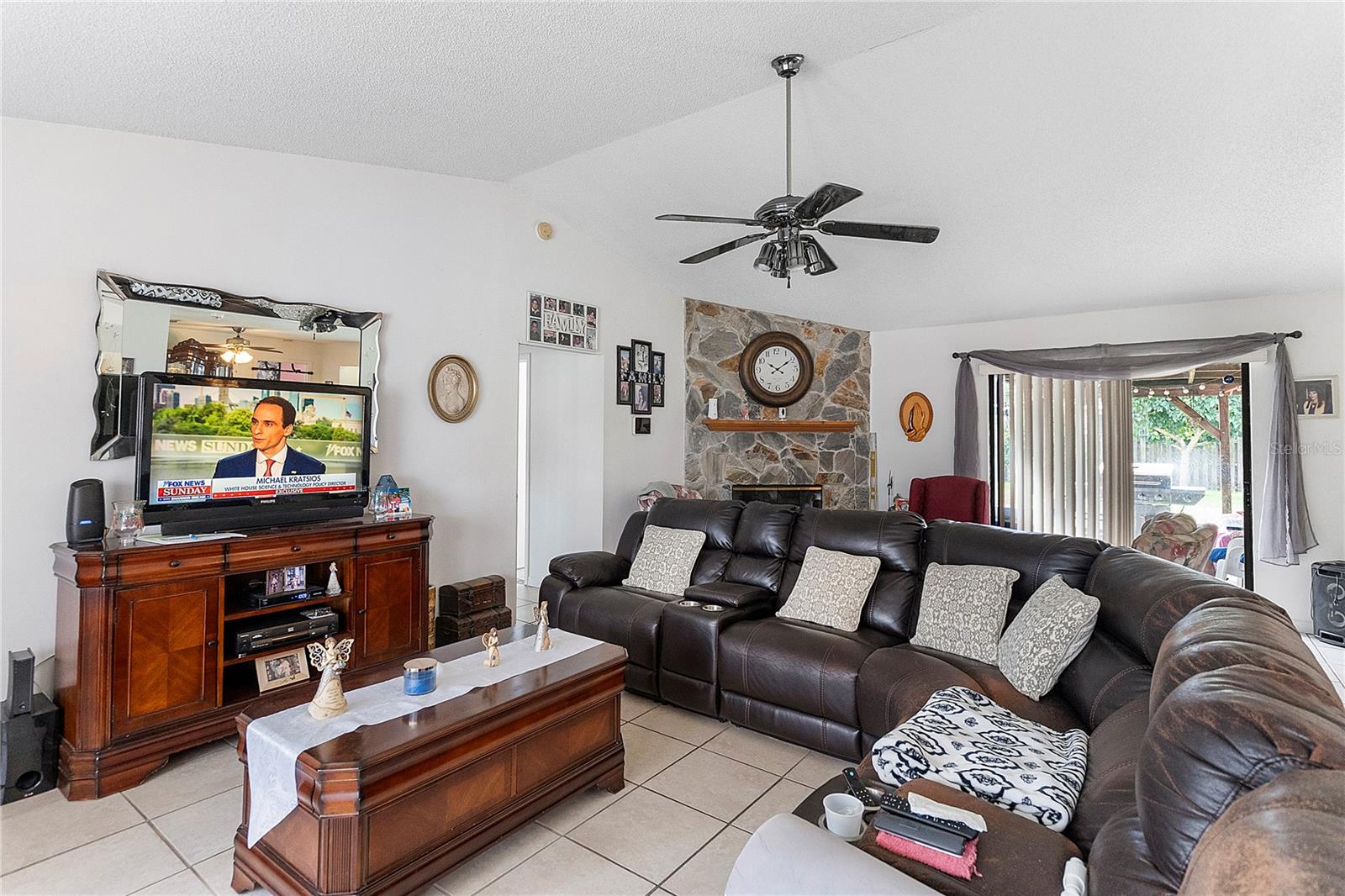 556 AWIN CIRCLE SE