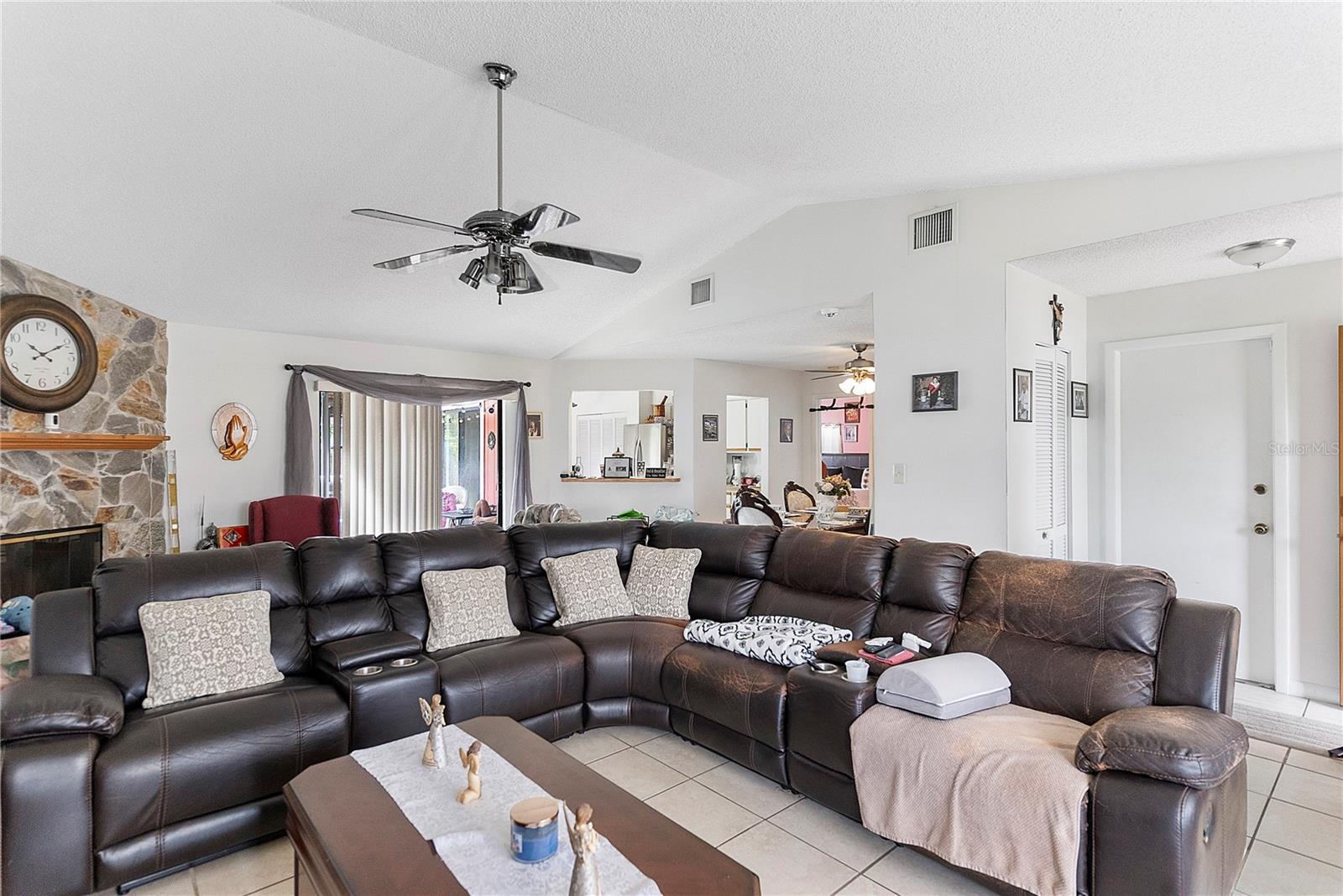 556 AWIN CIRCLE SE