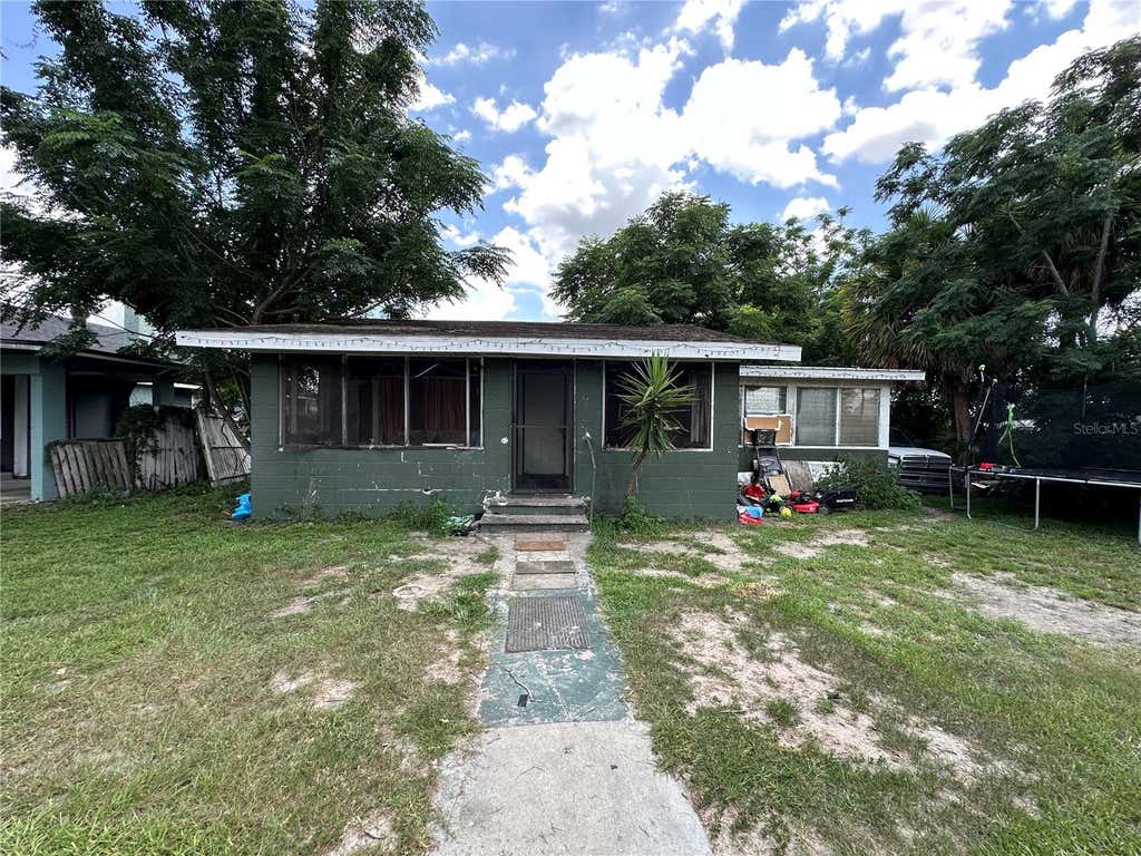 Photo of 1105 NE 1st Street, Mulberry, FL 33860 (MLS # V4950126)