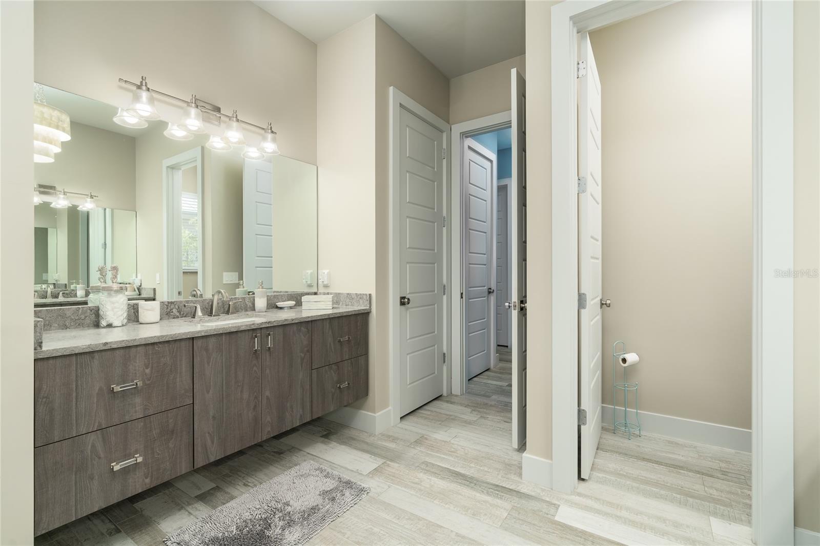 VENEZIA UNIT 03 - Residential