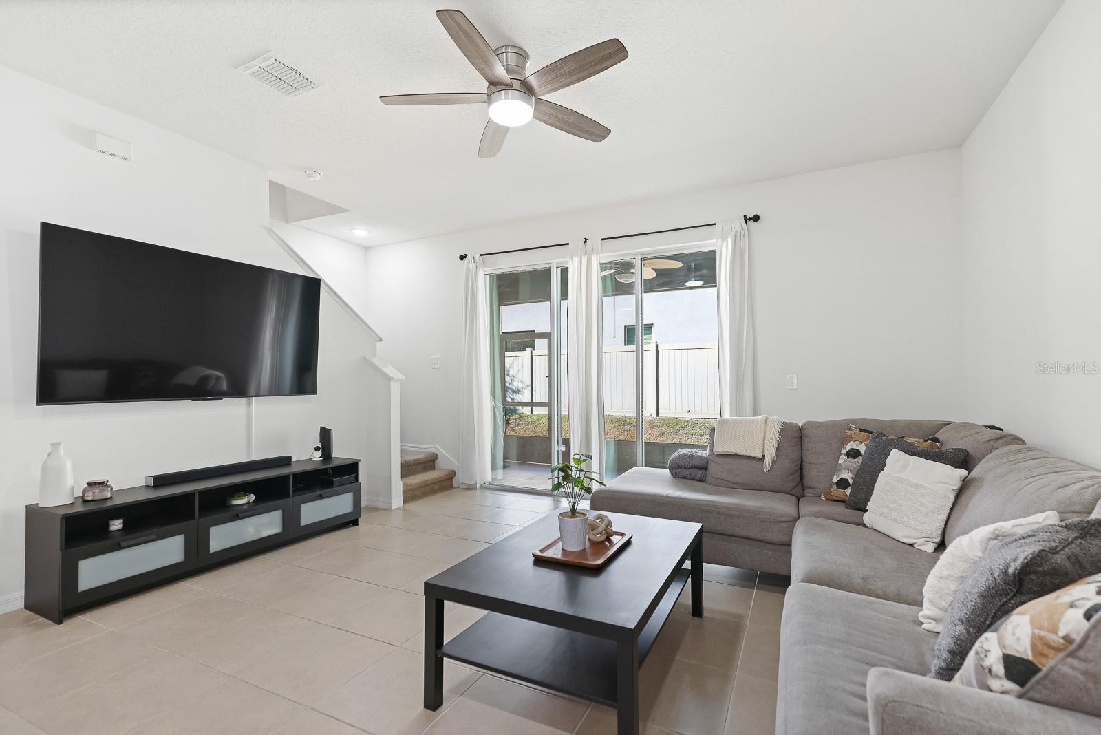 DISTRICT/BLOOMINGDALE - Residential Lease