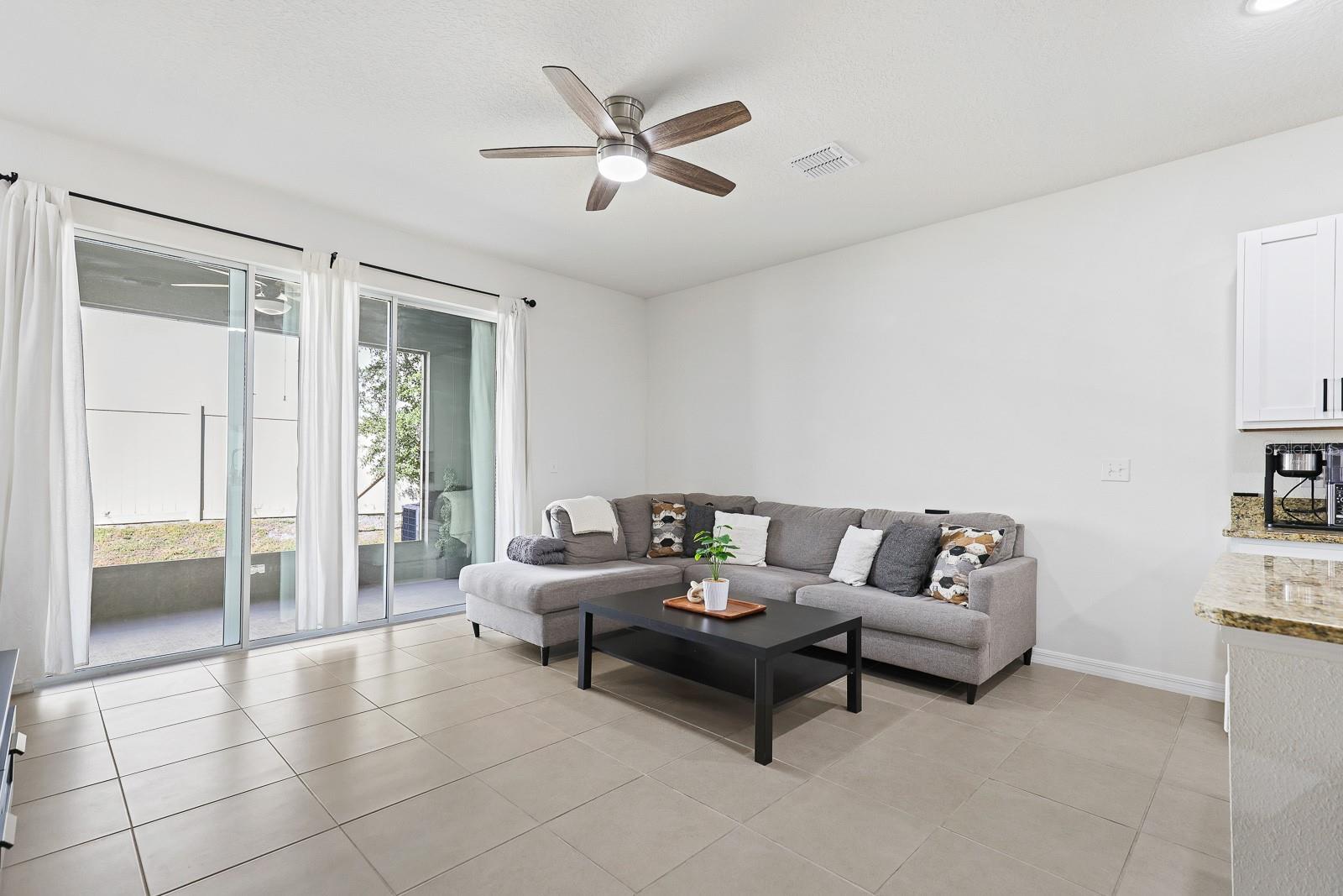 DISTRICT/BLOOMINGDALE - Residential Lease