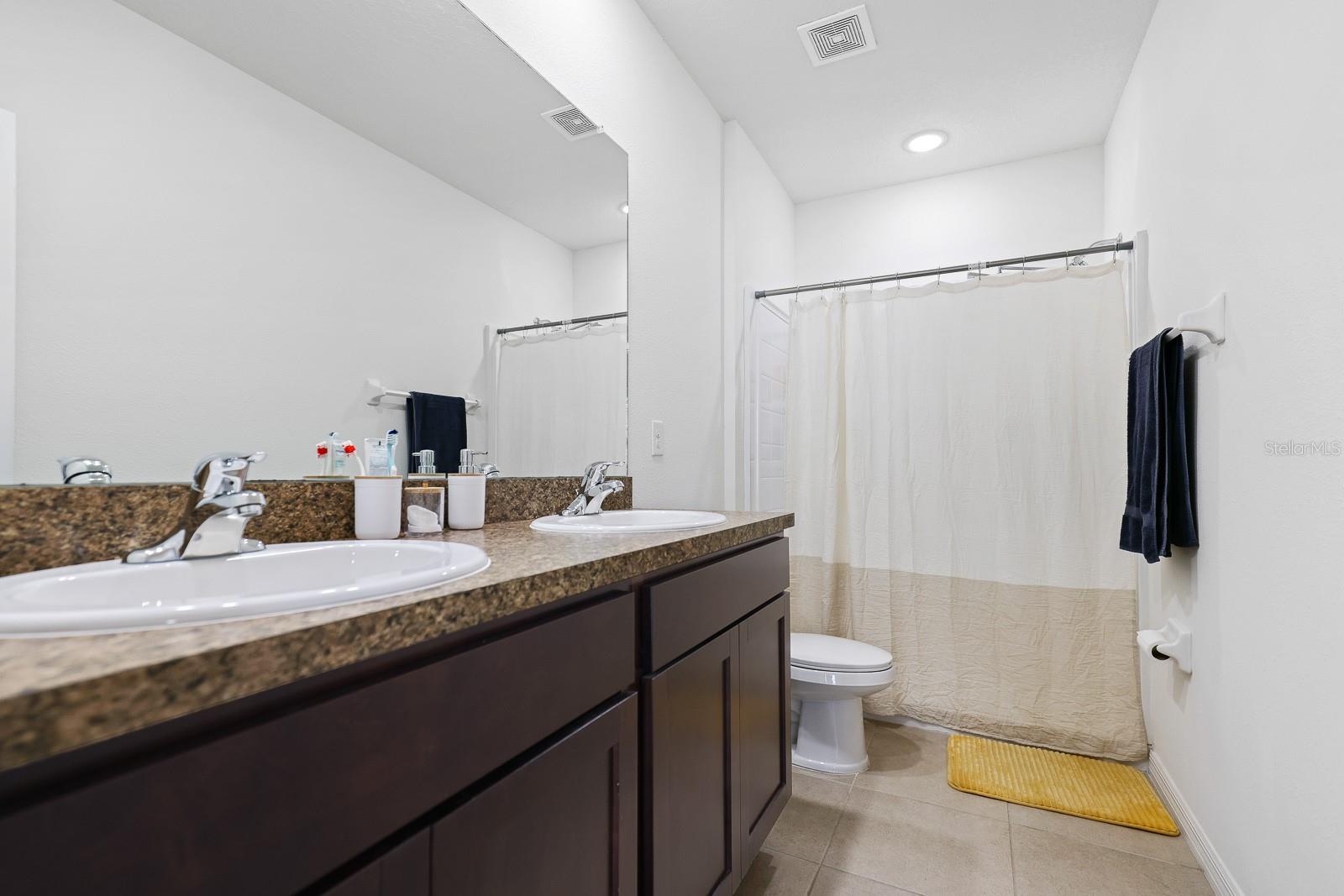 DISTRICT/BLOOMINGDALE - Residential Lease