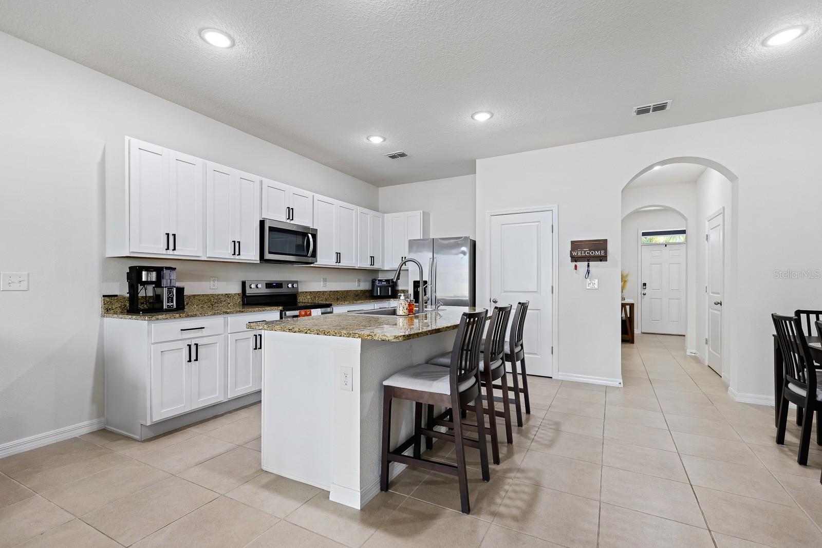 DISTRICT/BLOOMINGDALE - Residential Lease