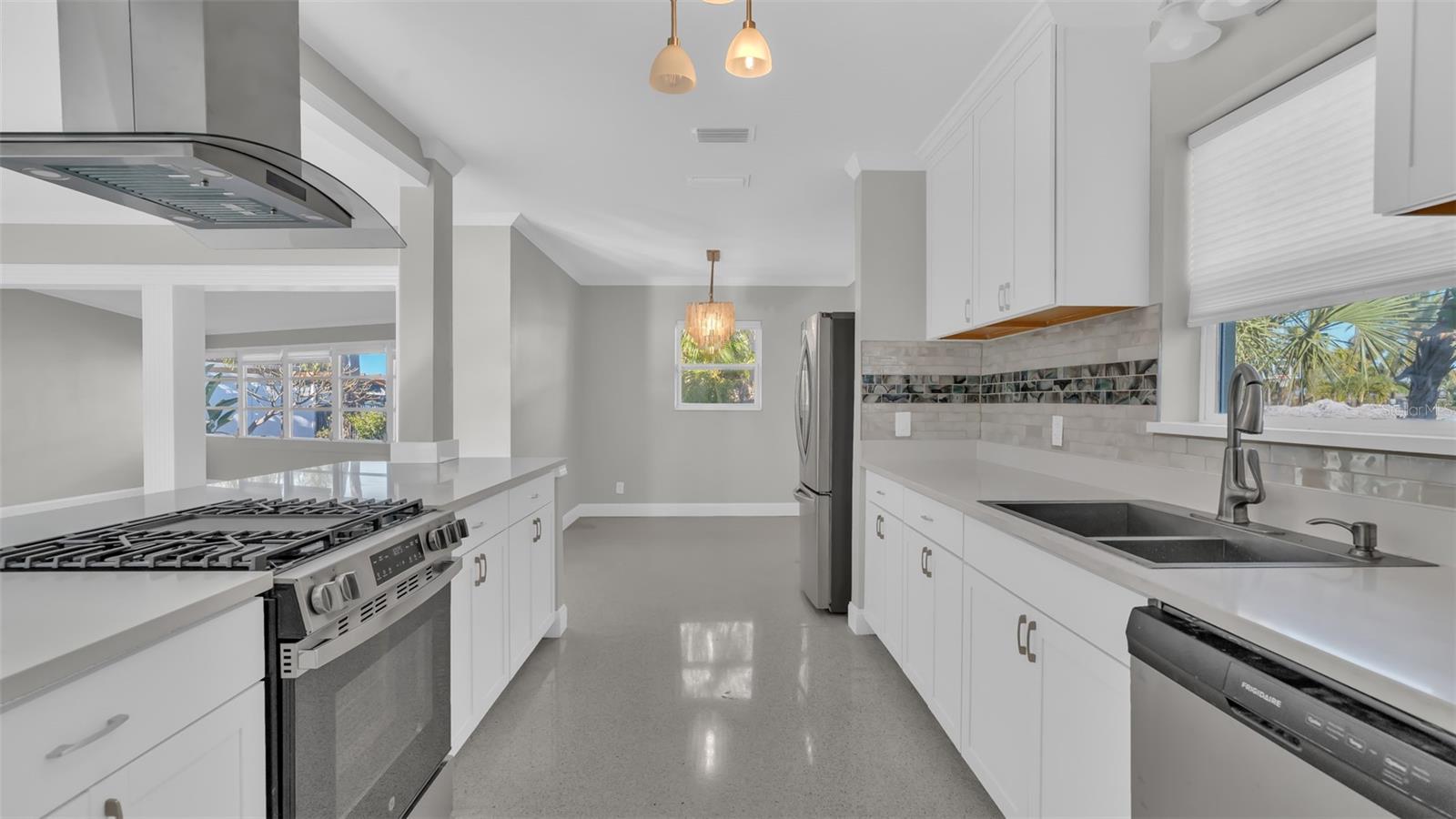 THREE PALMS POINT - Residential