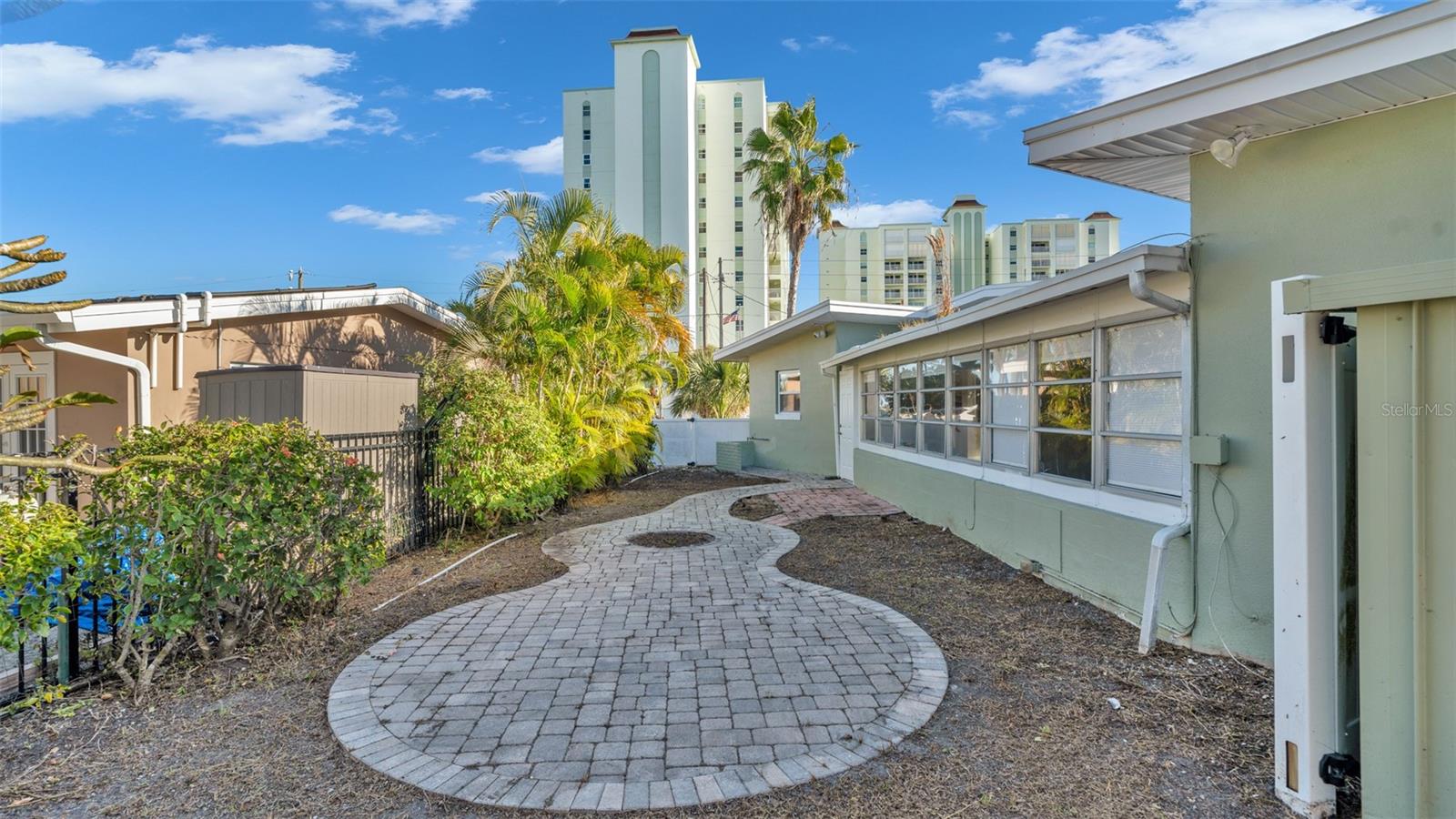 THREE PALMS POINT - Residential