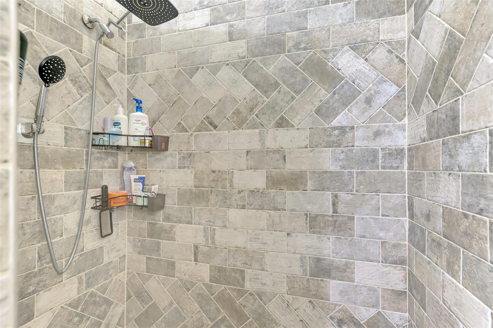 BAY OAKS ESTATES - Residential