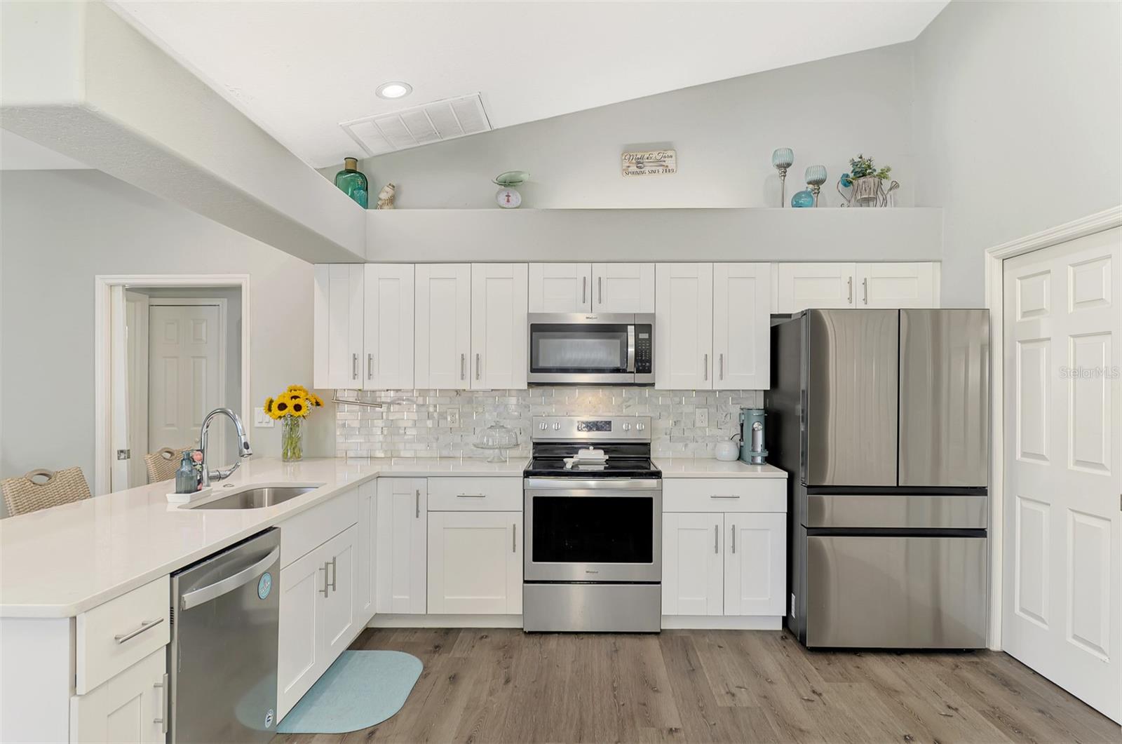 BAY OAKS ESTATES - Residential