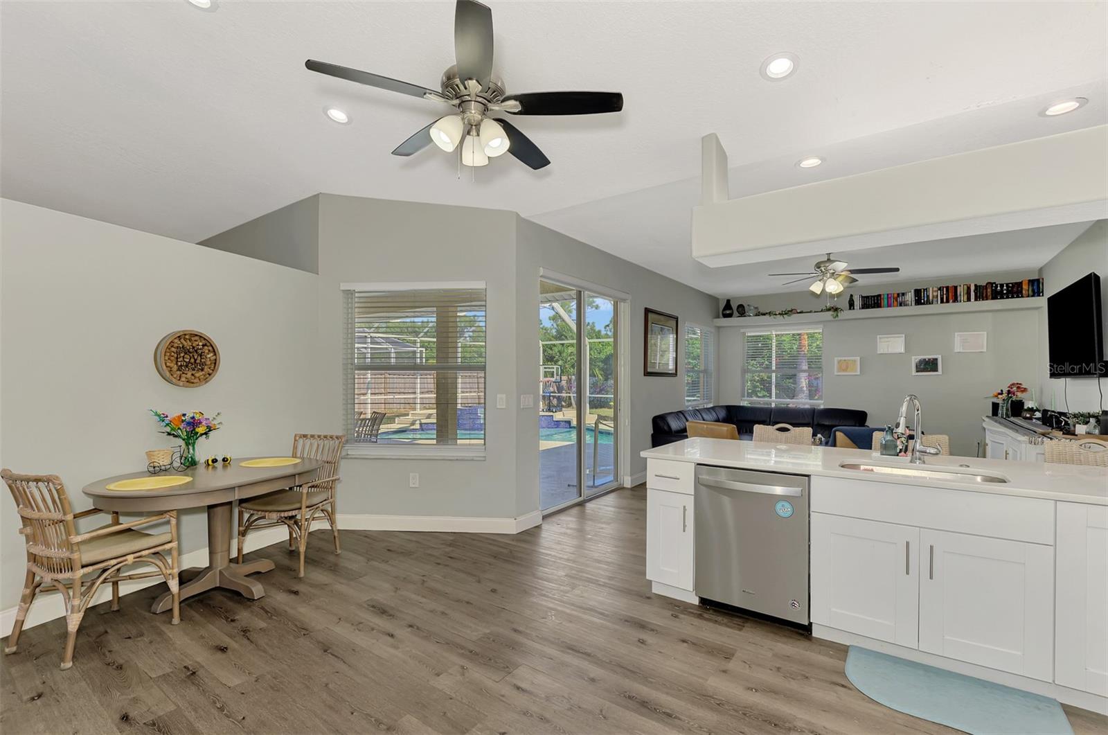 BAY OAKS ESTATES - Residential