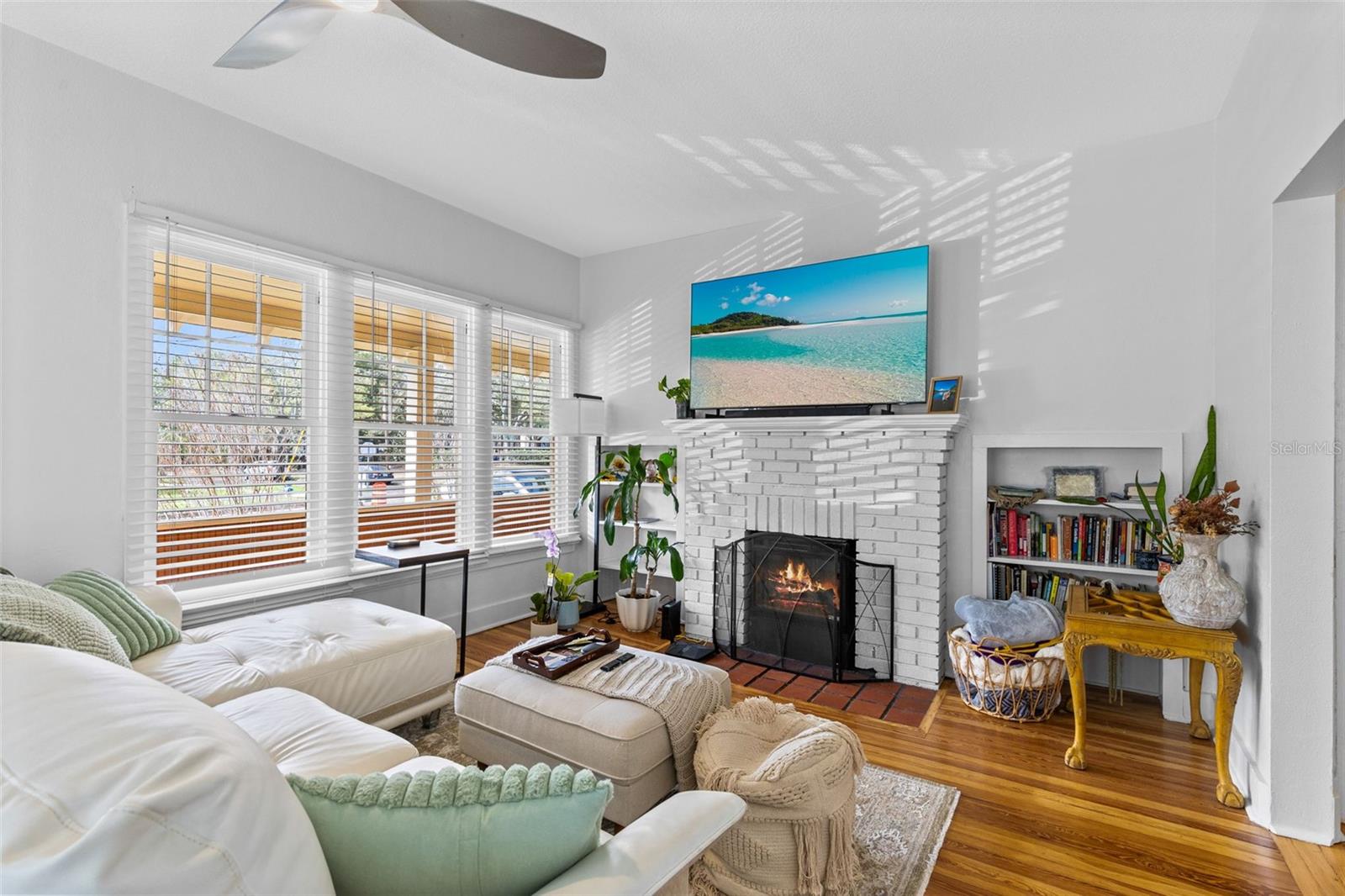 1409 E AMELIA STREET