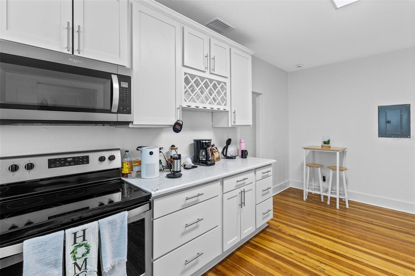 COLONIAL PARK SUB - Residential Income