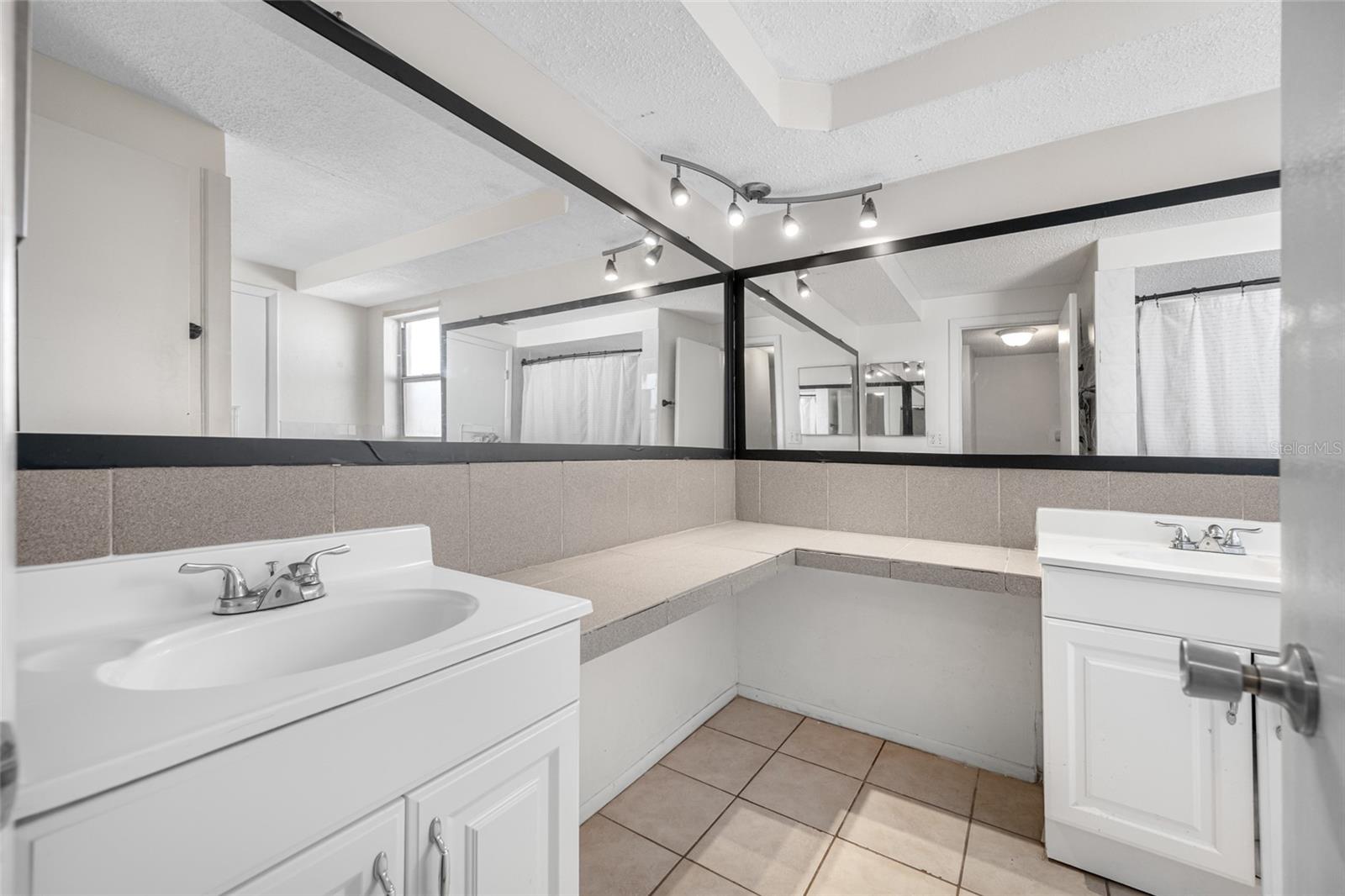 REGENCY PARK - Residential