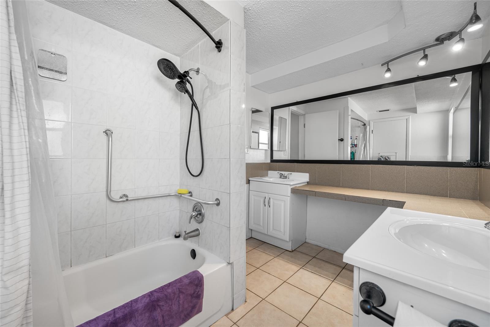 REGENCY PARK - Residential