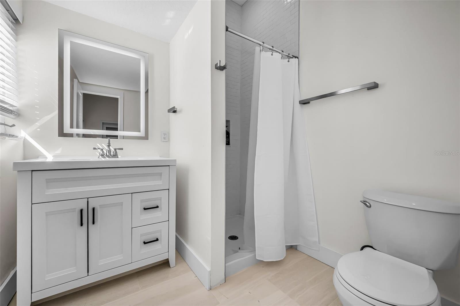 CAPRI ISLE - Residential