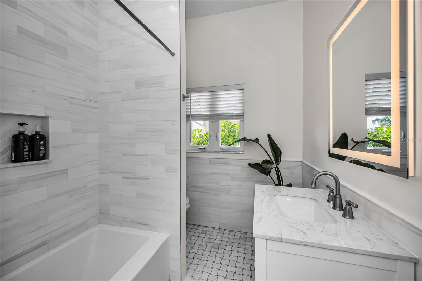 CAPRI ISLE - Residential