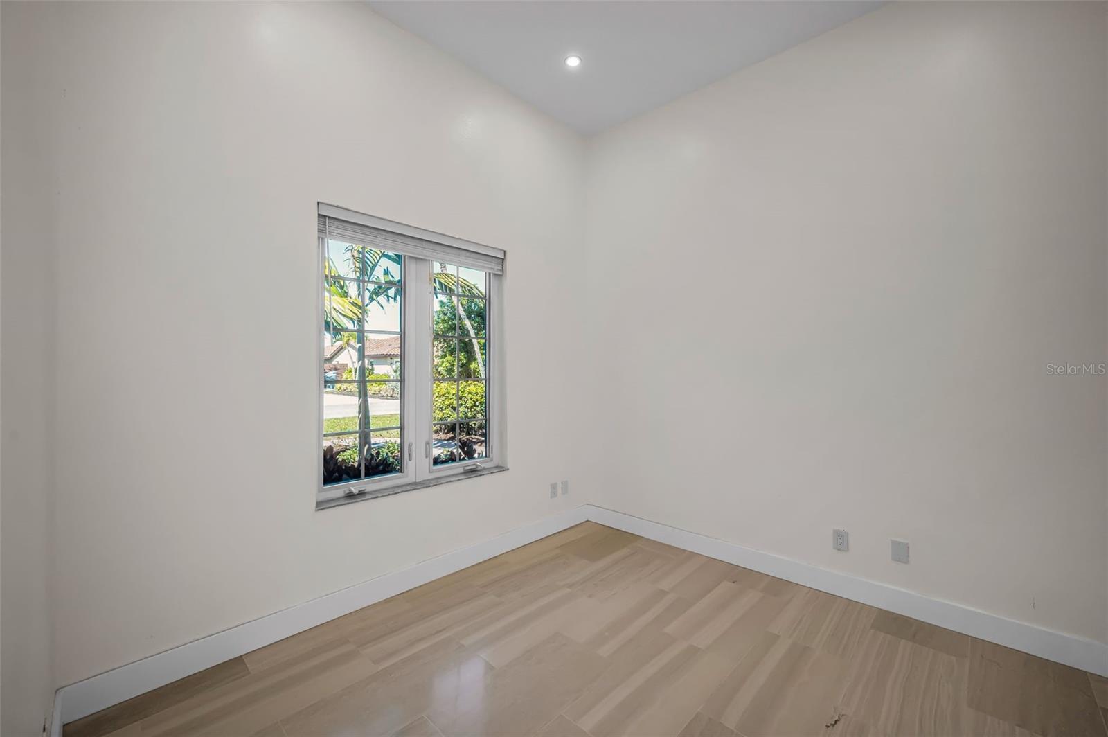 CAPRI ISLE - Residential