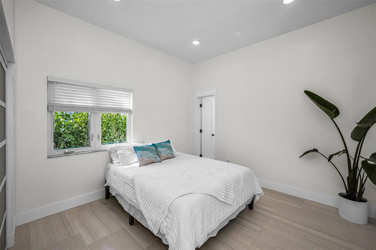 CAPRI ISLE - Residential