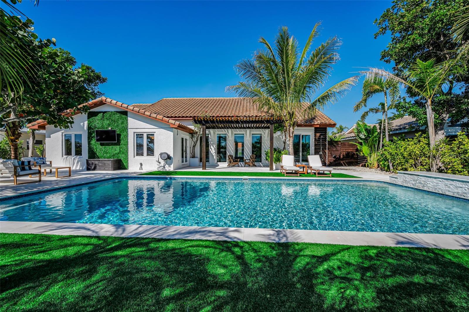 CAPRI ISLE - Residential