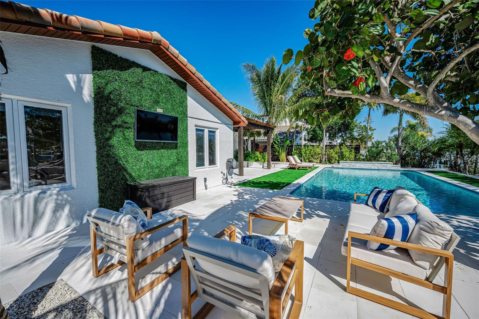 CAPRI ISLE - Residential