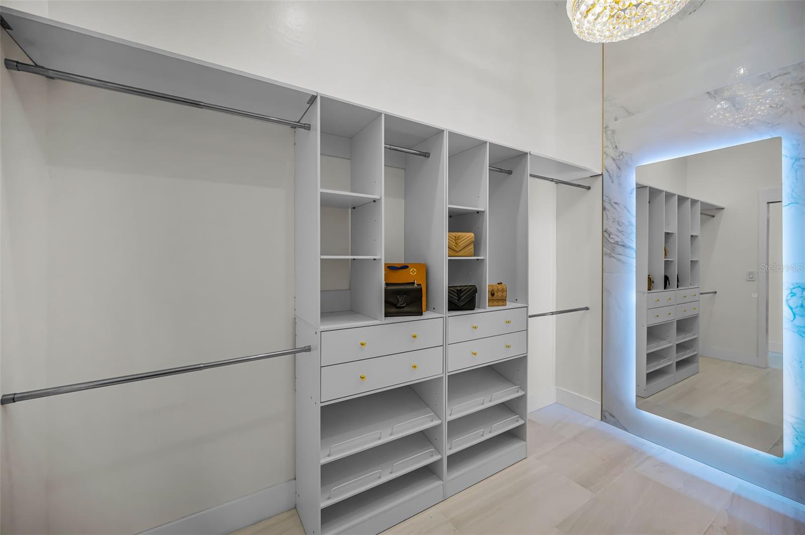 CAPRI ISLE - Residential