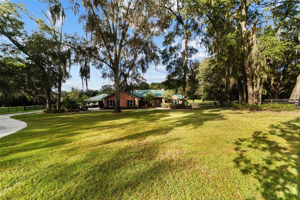 Photo of 8801 SE 7th Avenue Road, Ocala, FL 34480 (MLS # OM711899)