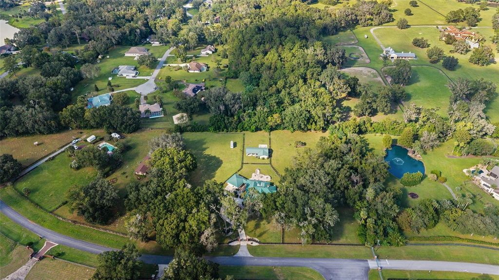 Photo of 8801 SE 7th Avenue Road, Ocala, FL 34480 (MLS # OM711899)