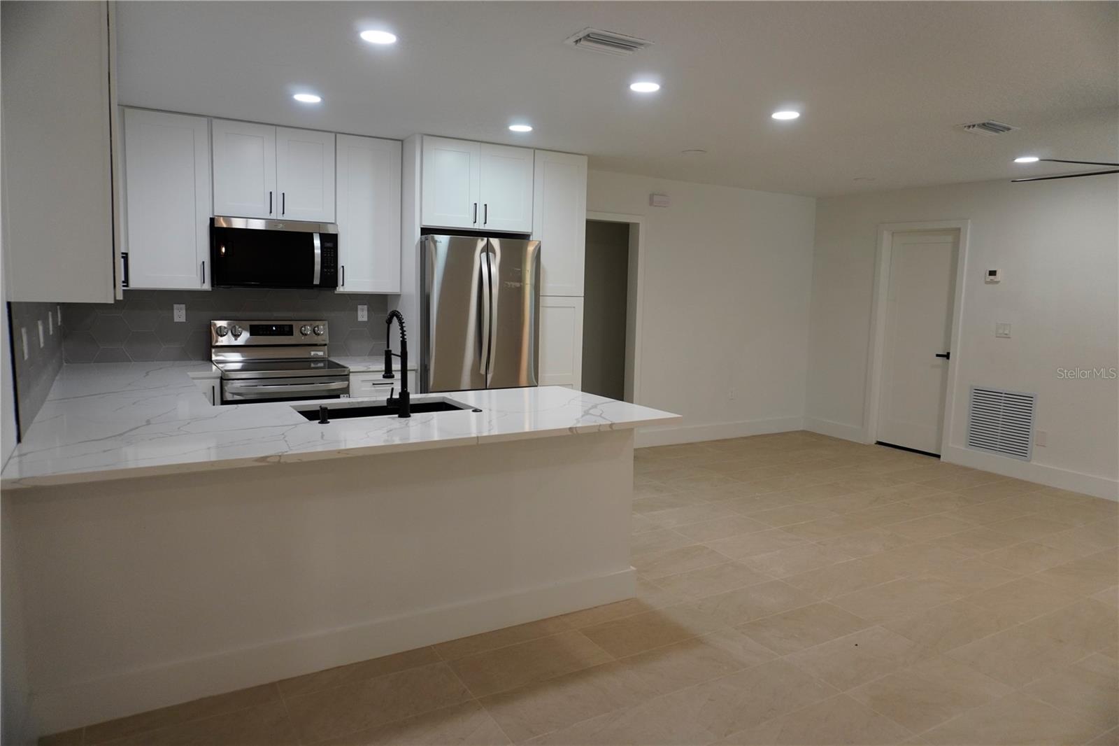 240 W PALMETTO AVENUE