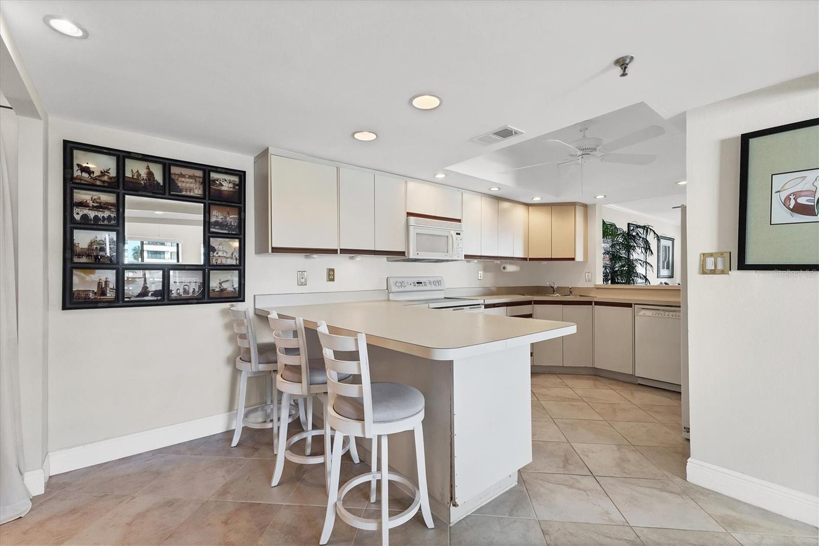 PLAYERS CLUB IV - Residential