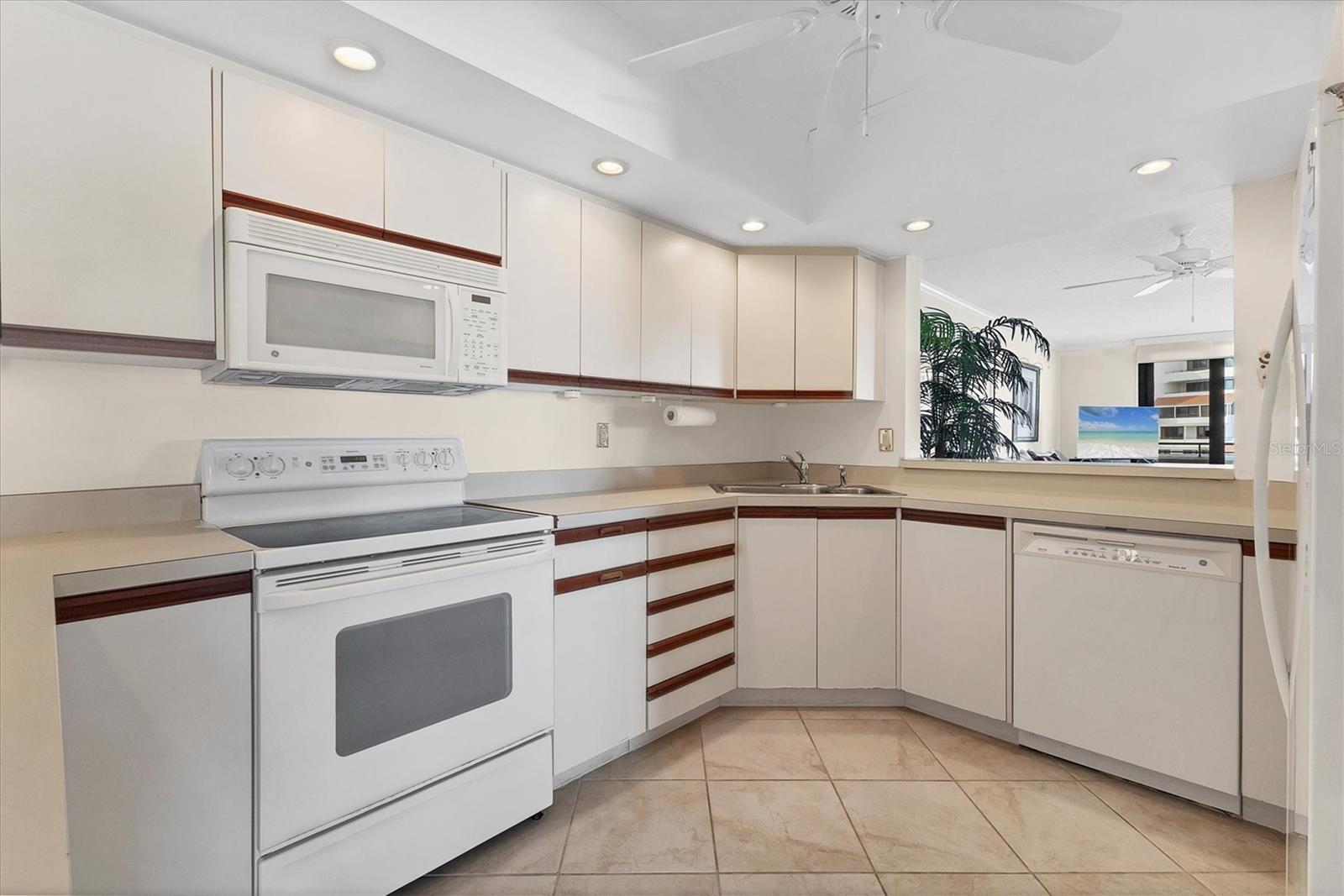 PLAYERS CLUB IV - Residential