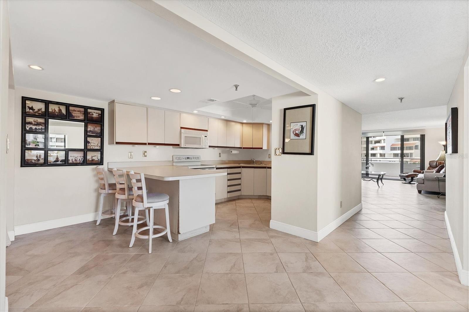 PLAYERS CLUB IV - Residential