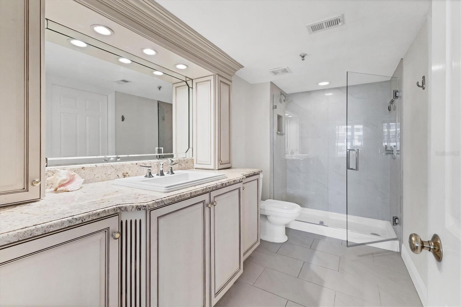 PLAYERS CLUB IV - Residential