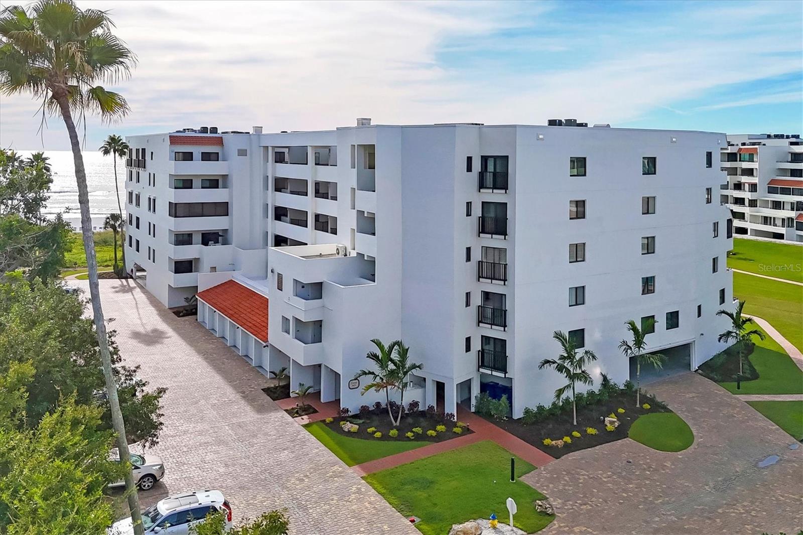 PLAYERS CLUB IV - Residential