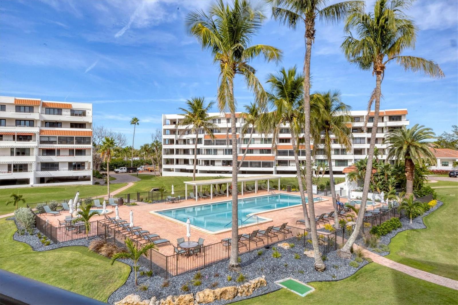 PLAYERS CLUB IV - Residential