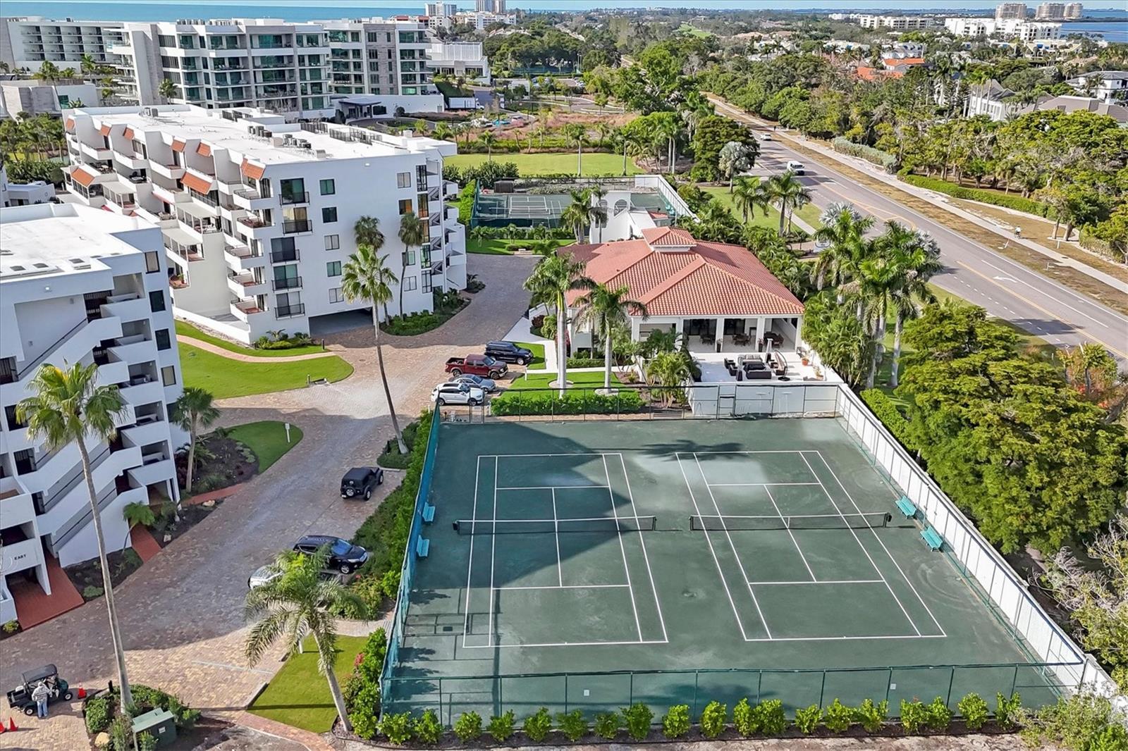 PLAYERS CLUB IV - Residential