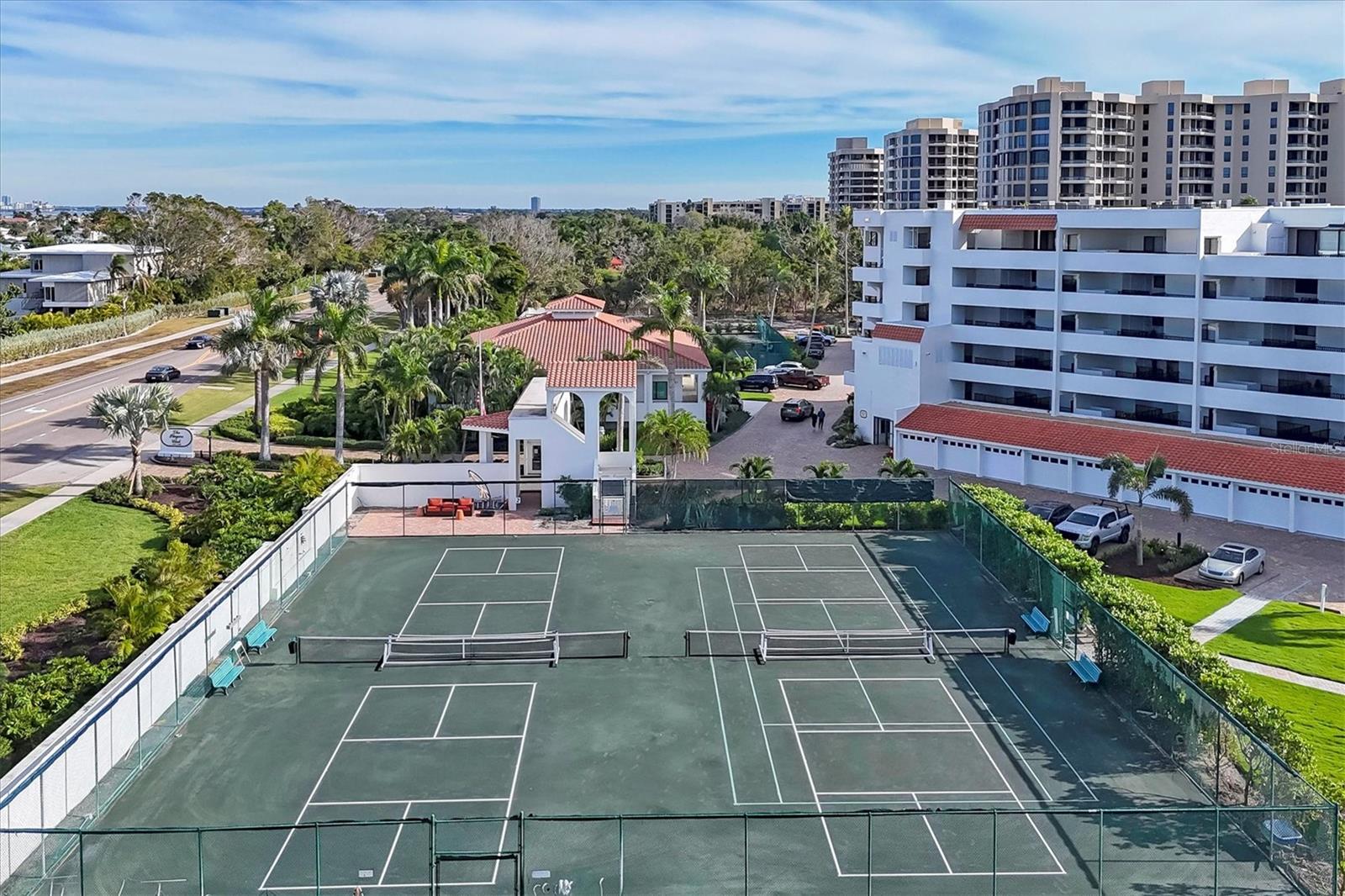 PLAYERS CLUB IV - Residential