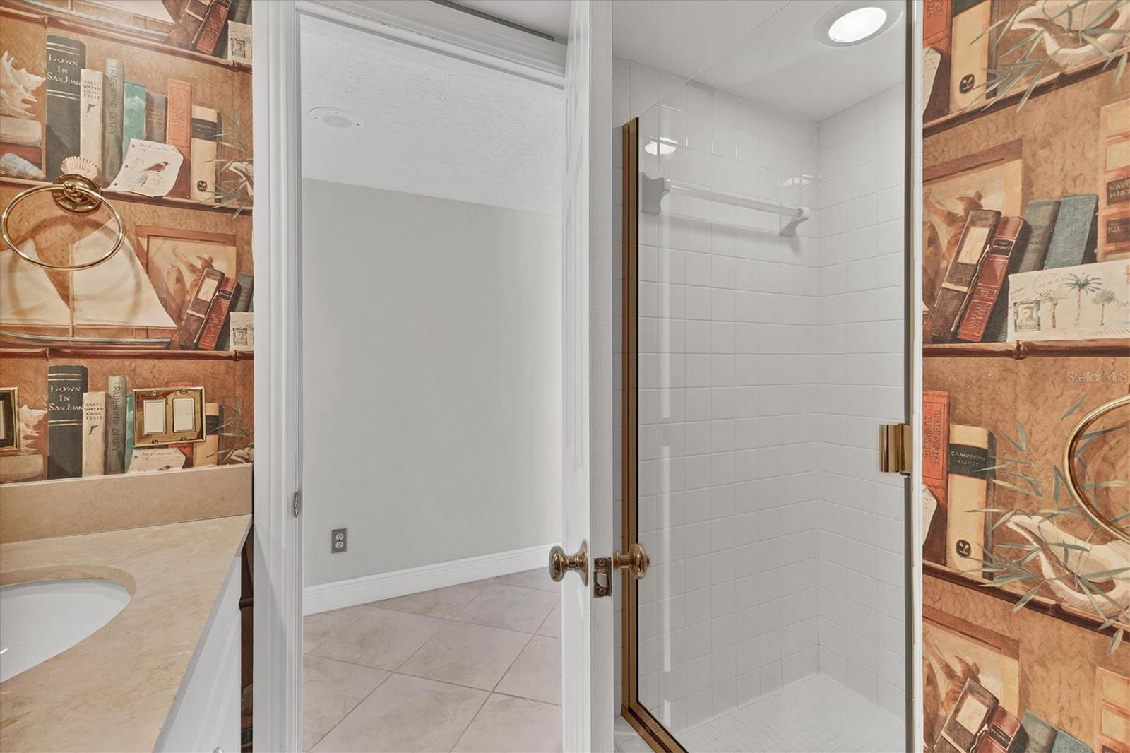 PLAYERS CLUB IV - Residential