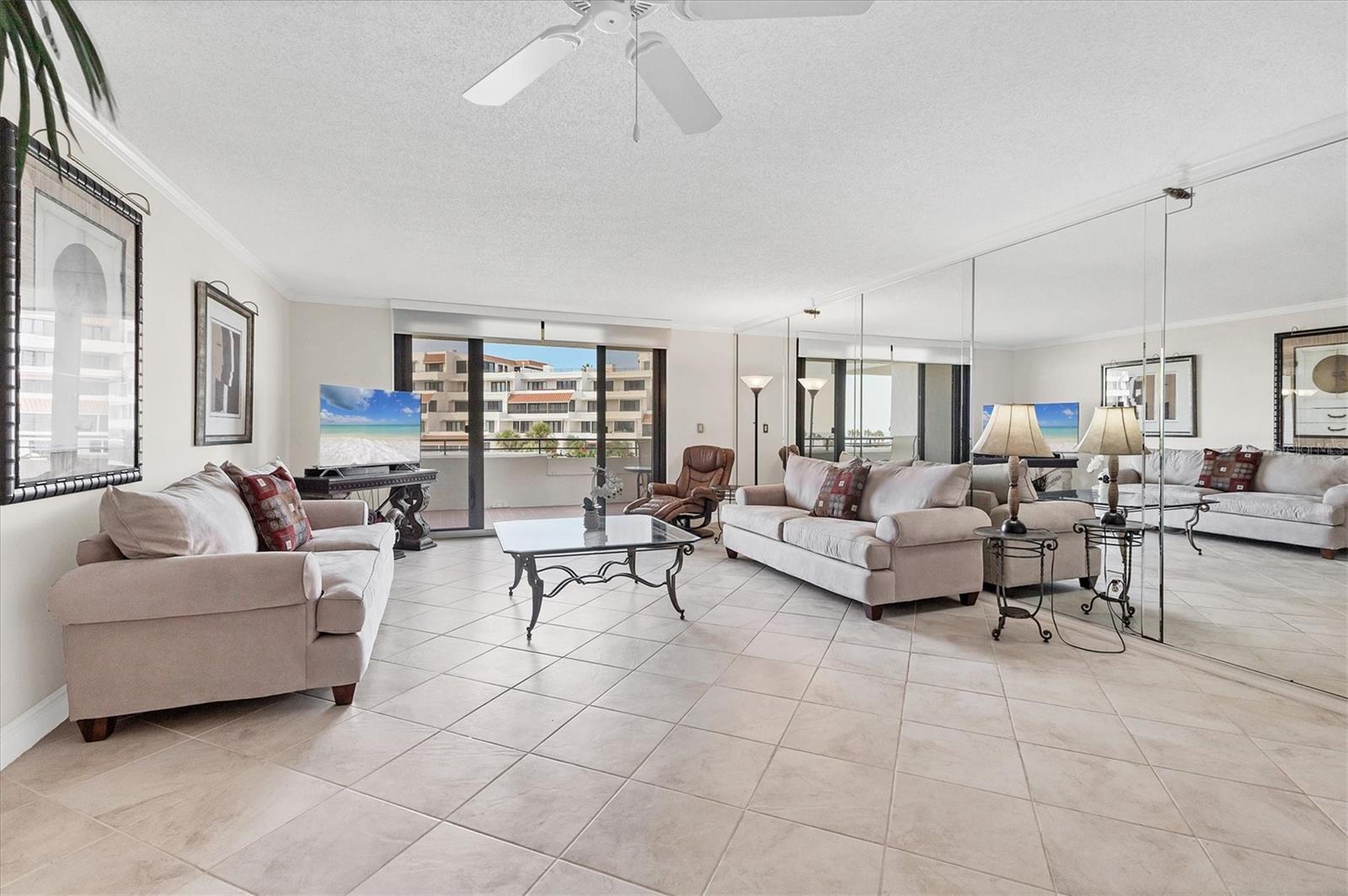 PLAYERS CLUB IV - Residential