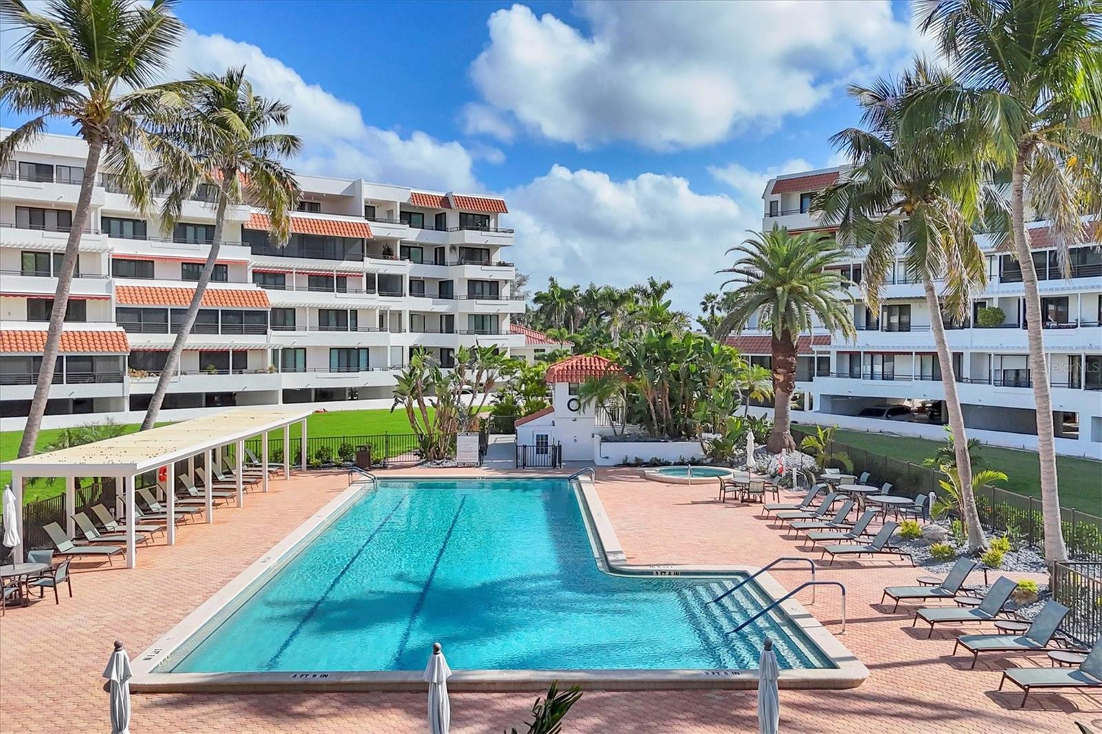 PLAYERS CLUB IV - Residential