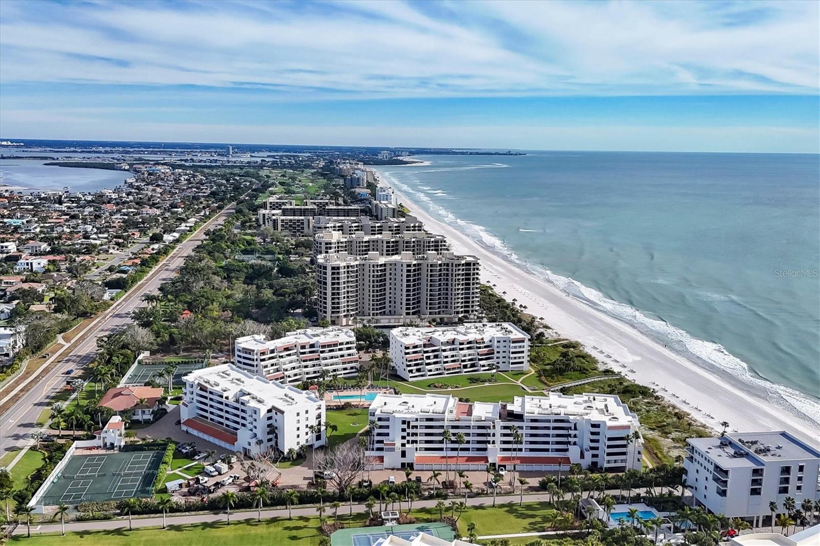 PLAYERS CLUB IV - Residential