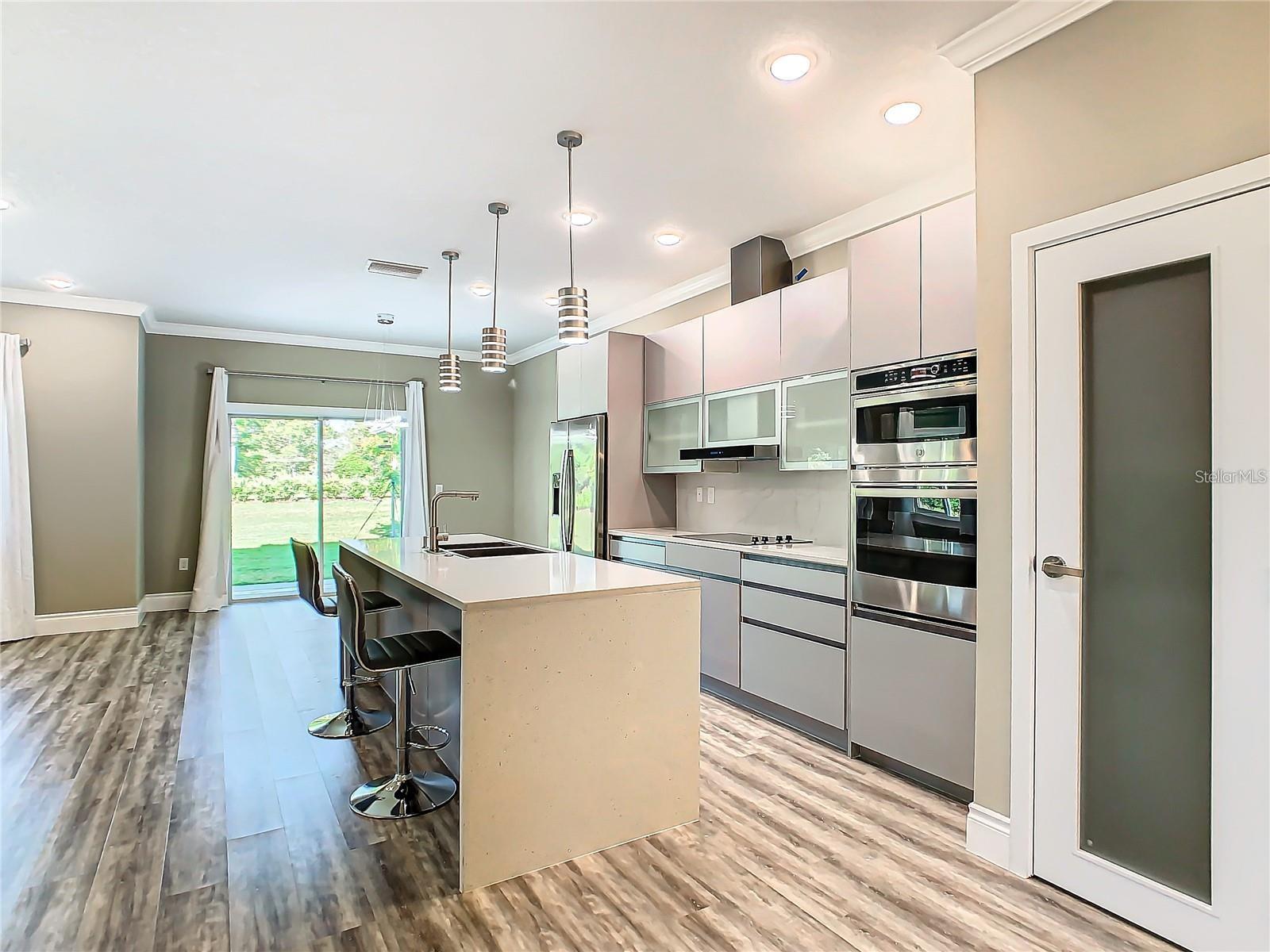 2000 GREENBRIAR TERRACE